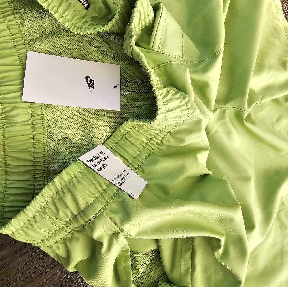 Nike Sport Essentials lined woven shorts in green - Picture 12 of 16